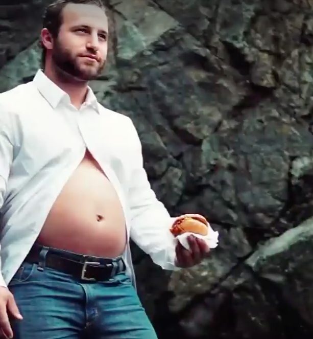 Pria Ini Bikin Sesi Foto Maternity nya Sendiri